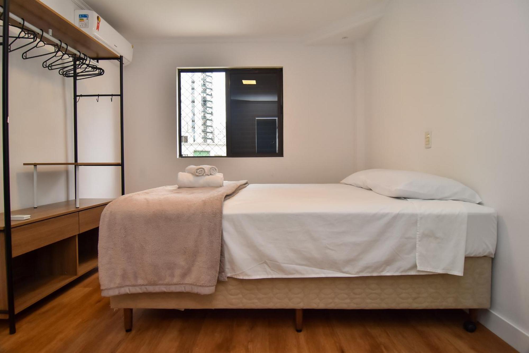 Apartamento 50 Mts Da Na Rua 3500, Garagem E Wi-fi P2101 *