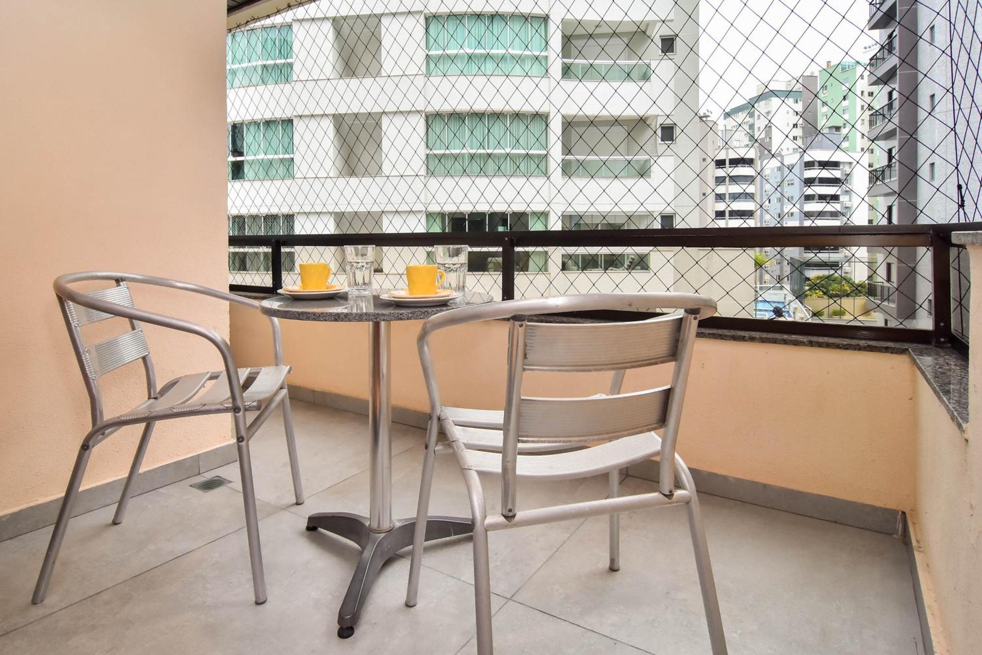 Apartamento 50 Mts Da Na Rua 3500, Garagem E Wi-fi P2101 *